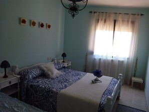 4 slaapkamers, een strijkplank/strijkijzer, wifi, beddengoed