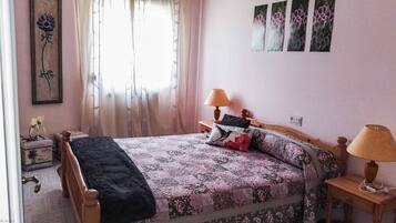 4 chambres, fer et planche à repasser, Wi-Fi, draps fournis