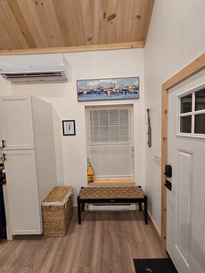 Interior - Gorgeous New 2-Bedroom Private Cabin in Charming Plattsburgh (Plattsburgh)