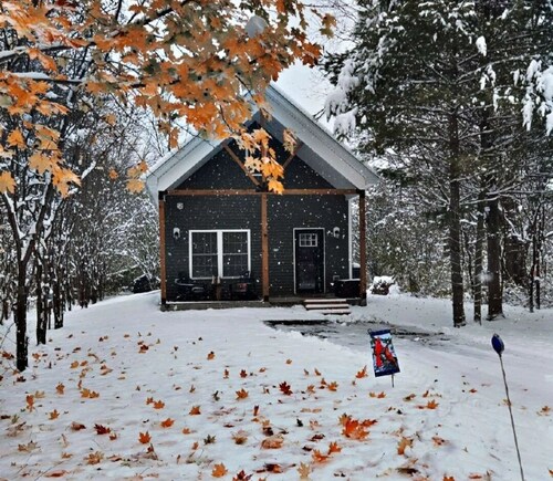 Gorgeous New 2-Bedroom Private Cabin in Charming Plattsburgh