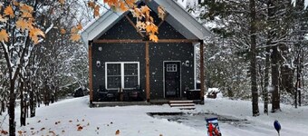 Gorgeous New 2-Bedroom Private Cabin in Charming Plattsburgh