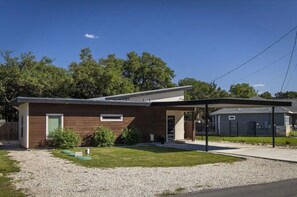 Exterior - Hot Tub/Cold Plunge Family Friendly Stylish & Cozy (Canyon Lake)