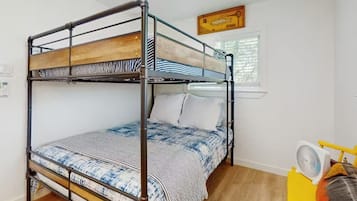 2 quartos, ferros/tábuas de passar roupa, Wi-Fi, roupa de cama