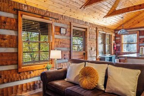 Smart TV, fireplace, offices - Romantic Cabin | Hot Tub + Fire Pit Under Lights (Pigeon Forge)