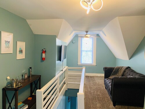 Tranquil 1-bedroom Fashion Styled apartment