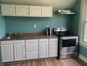 Private kitchen - Tranquil 1-bedroom Fashion Styled apartment (Baltimore)