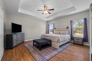3 habitaciones, tabla de planchar con plancha, wifi y ropa de cama 
