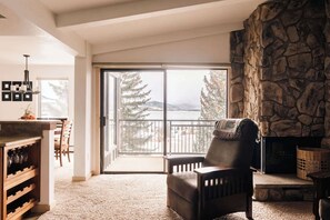 Televisión, chimenea