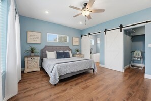 4 Schlafzimmer, Bügeleisen/Bügelbrett, Reisekinderbett, WLAN