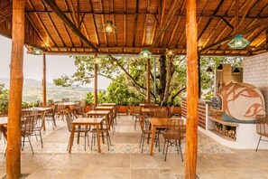 Tempat makan outdoor