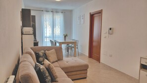 Smart TV - Agave - Two Bedroom Apartment, Sleeps 5 (Olmedo)