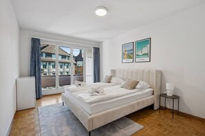 Desk, iron/ironing board, WiFi, bed sheets - 2BR for an unforgettable stay (Vineyard 72) (Zürich)