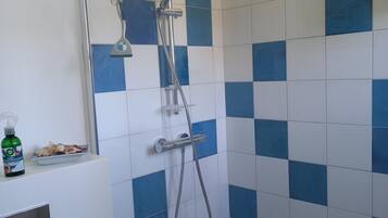 Shower, towels