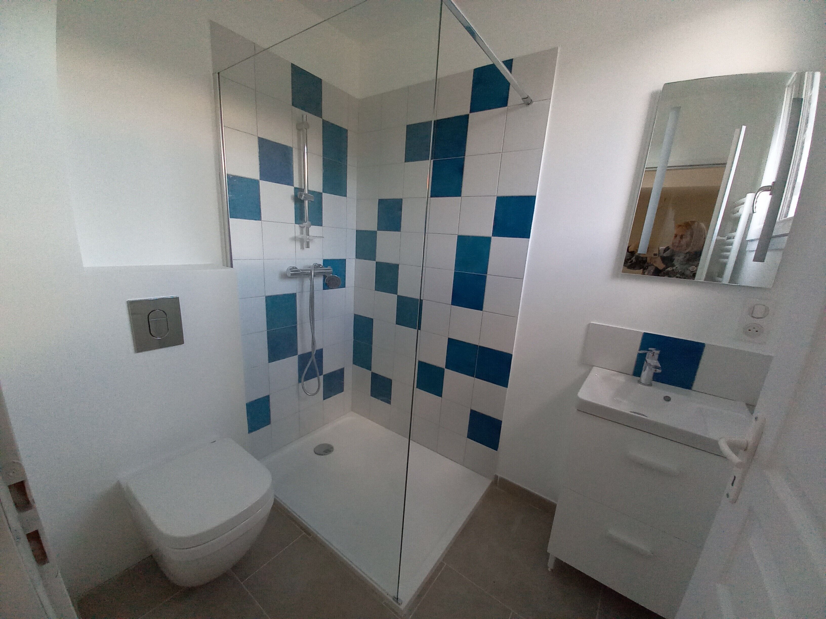 Douche, serviettes fournies