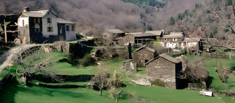 Guest Room “Chambre Bleue” with Shared Terrace & Garden, Wi-Fi