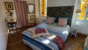 A bedroom with a bed, a chair, a desk, a window, and a mirror. - Bed and Breakfast 'Chambre Bleue - Ostau La Lutz' with Shared Terrace, Shared Garden and Wi-Fi (Saint-Germain-de-Calberte)