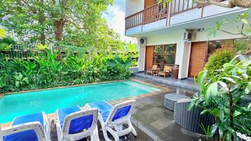 Outdoor pool, sun loungers