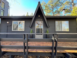 Property grounds - Stylish Big Bear Hideaway•EV Charger•Igloo Lounge•Spa•Fire Pit (Big Bear)