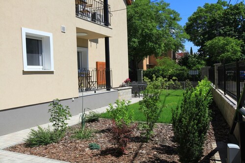 Spacious 6-bedroom apartment in welcoming Budapest with AC
