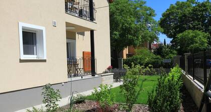 Spacious 6-bedroom apartment in welcoming Budapest with AC