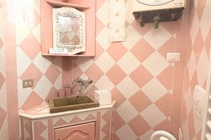 Doccia, bidet, asciugamani