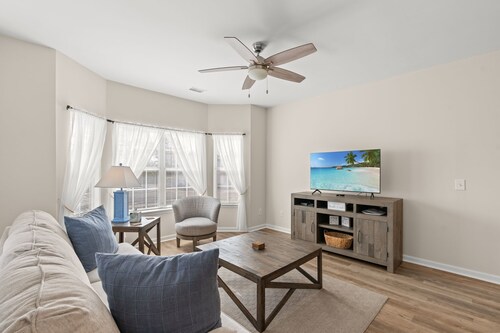 Cozy 2BR at Legends Golf Resort | Pool and Tennis