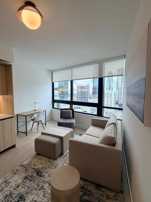 Apartment, Stadtblick | Wohnbereich