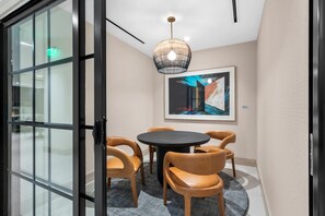 Dining - Distric Miami  (Miami)