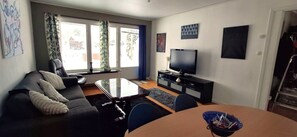TV - Hassela Ski Vacation Home in Sweden near the lake and ski slopes (Gävleborgs)