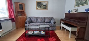 TV - Hassela Ski Vacation Home in Sweden near the lake and ski slopes (Gävleborgs)