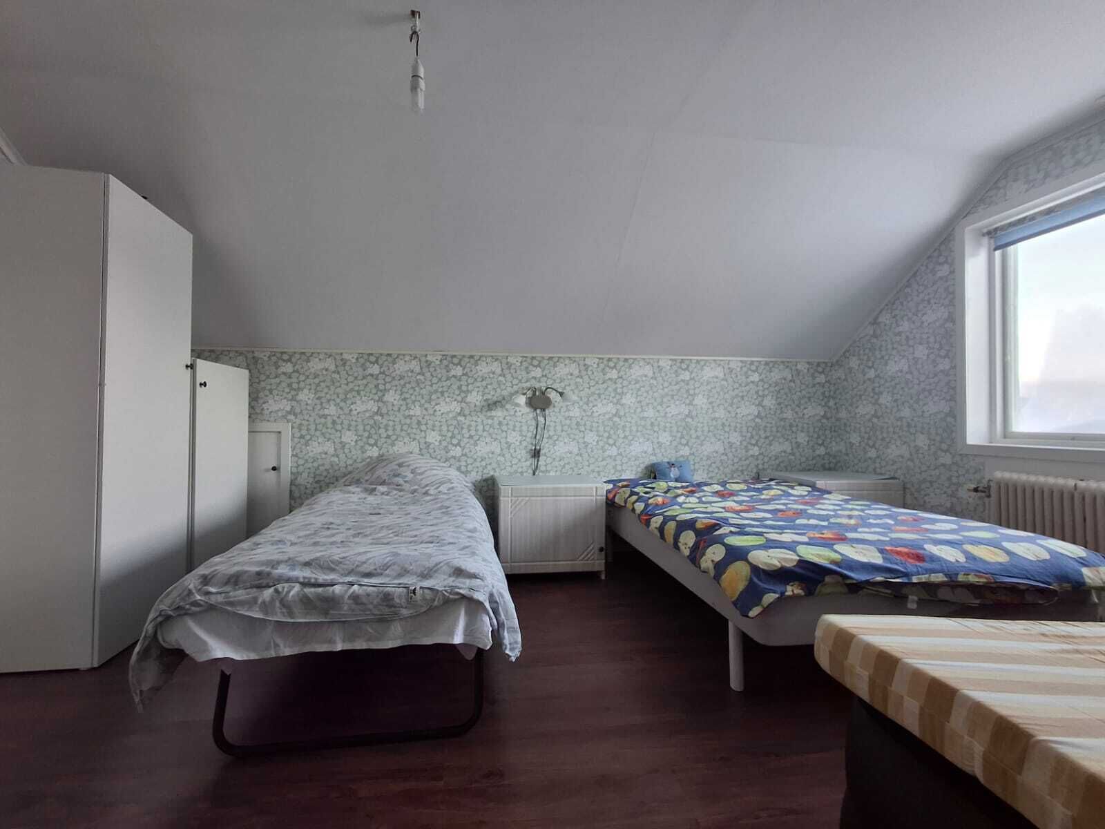 3 bedrooms, iron/ironing board, bed sheets