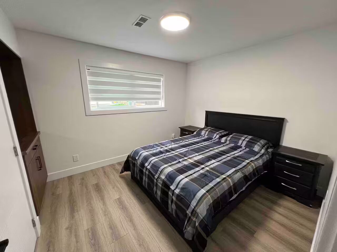 2 habitaciones, tabla de planchar con plancha, wifi y ropa de cama 