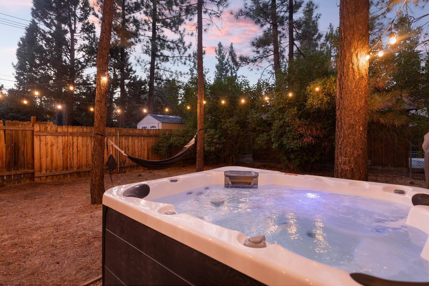 Banyera d'hidromassatge a l'aire lliure