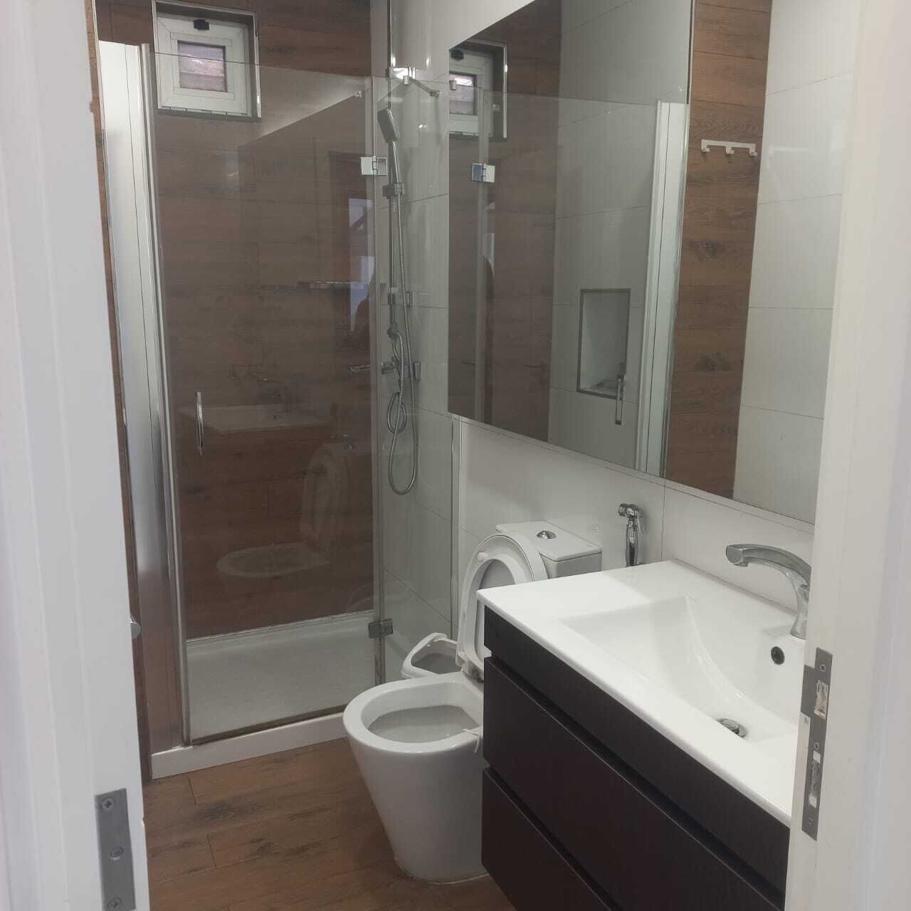 Serviettes fournies, papier de toilette