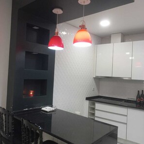 Private kitchen - Lovely 3-bedroom apartment with AC in vibrant Luanda (Luanda)