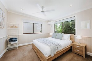 4 bedrooms, desk, iron/ironing board, travel crib