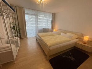 3 dormitoris, un bressol de viatge, wifi gratuïta i roba de llit