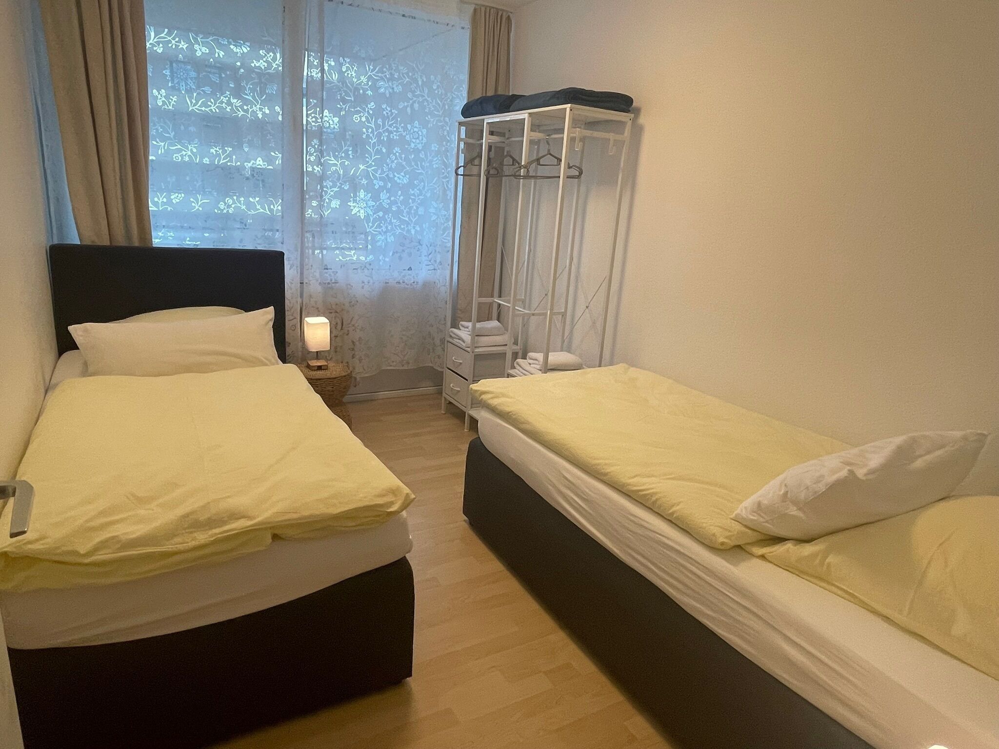 3 多间卧室、旅行婴儿床、免费 WiFi、床单