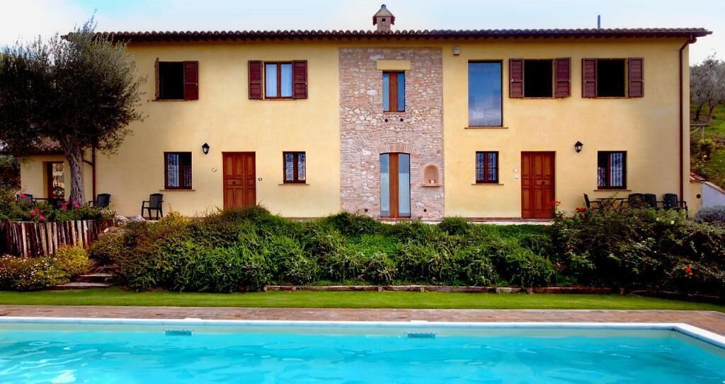 Piscina stagionale all'aperto, lettini