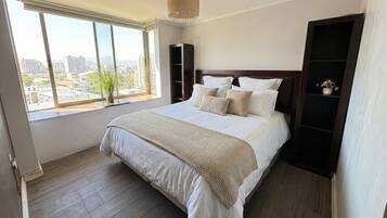 3 bedrooms, iron/ironing board, internet, bed sheets