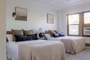 Iron/ironing board, travel cot, WiFi, bed sheets - Luxury Designer Apartment 803| Gold Coast/Old Town (Chicago)