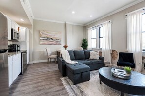 TV - Conveniently located on historic downtown McKinney square (McKinney)