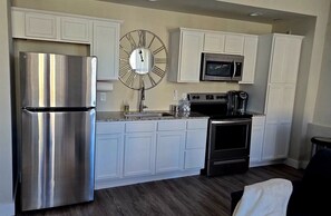 Mikrobølgeovn, ovn og kokeplater