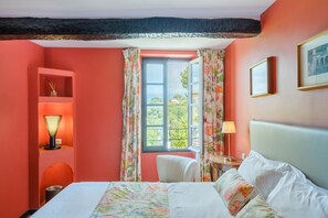 WiFi, bed sheets - Double Room with Wi-Fi and Air Conditioning (Cagnes-sur-Mer)