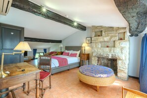 1 bedroom, WiFi, bed sheets - Suite with Sea View, Wi-Fi and Air Conditioning (Cagnes-sur-Mer)