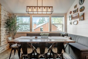 Dining - Village Living at Helios (Mammoth Lakes)