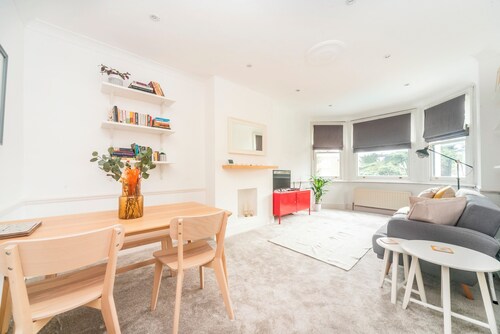 Cosy Apartment 5 Minutes From Station - Pass the Keys