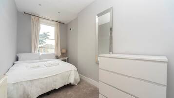 Iron/ironing board, free WiFi, bed sheets