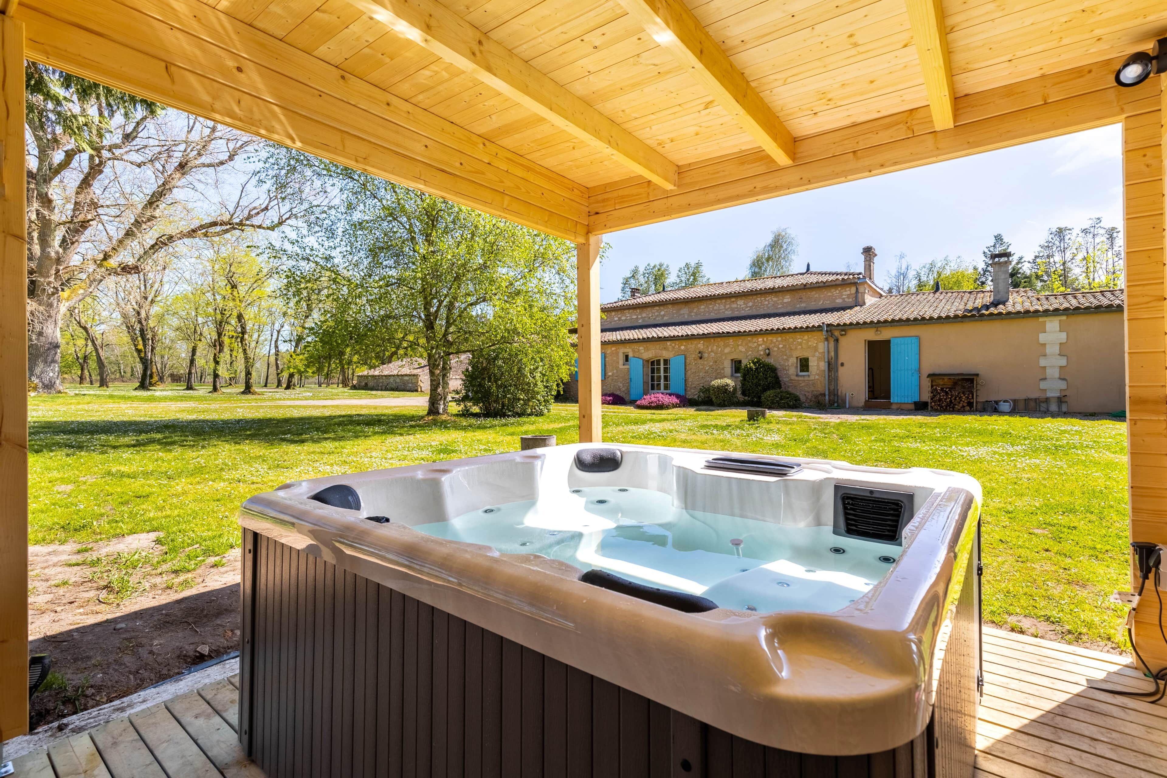 Bain à remous extérieur