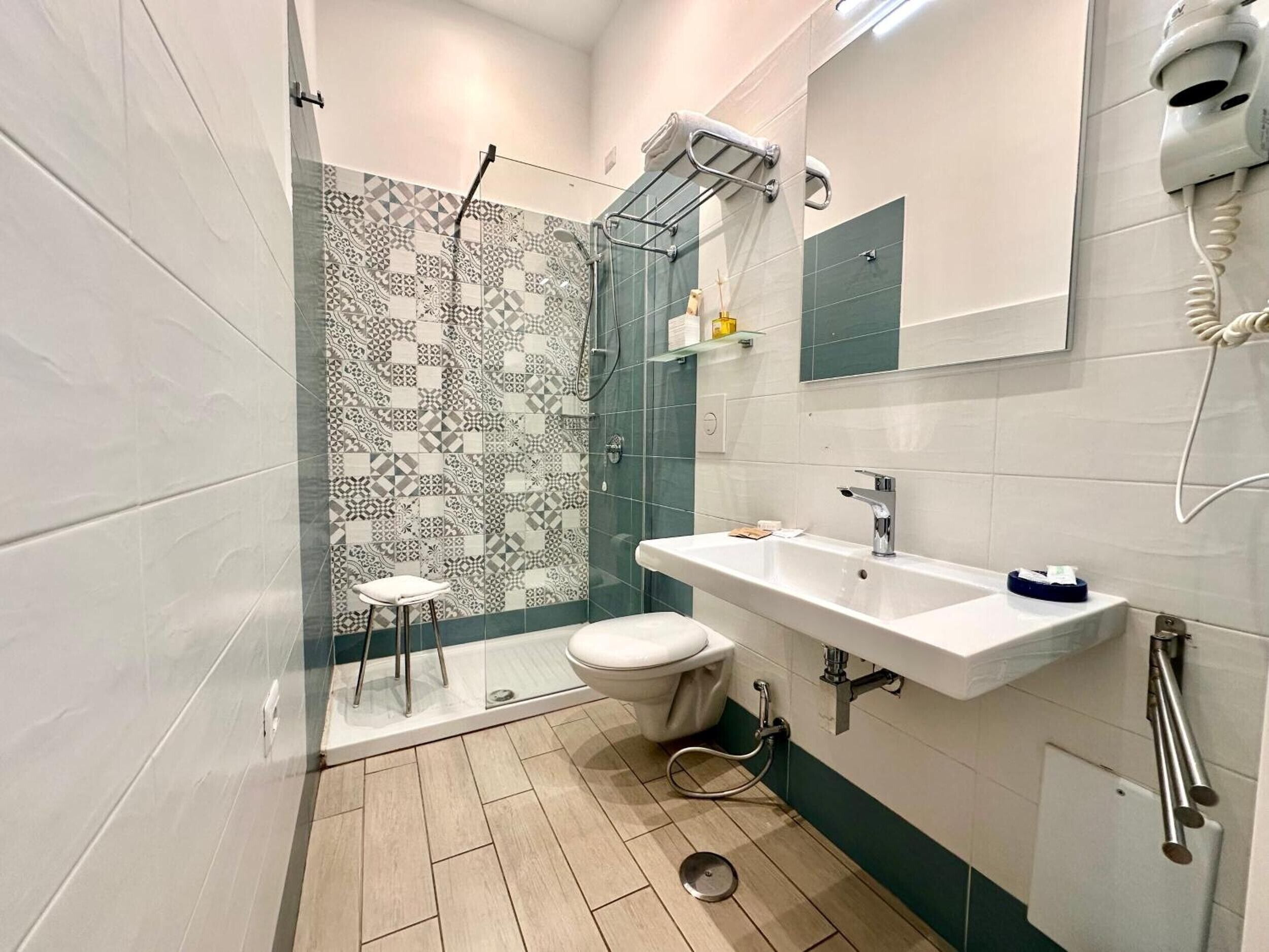 Shower, hair dryer, towels